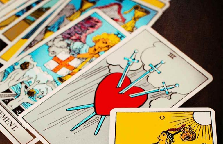 Tarocchi Sì O No Con 5 Carte TAROCCHI SÌ o NO 【Ottieni la tua lettura interattiva quotidiana